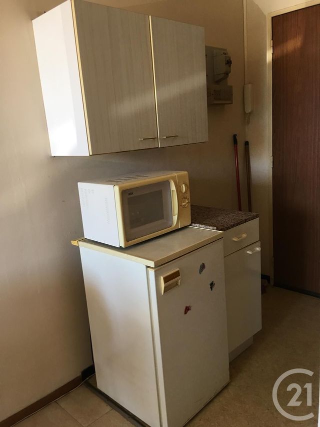 Studio à louer - 1 pièce - 18.0 m2 - CASTRES - 81 - MIDI-PYRENEES - Century 21 C.G.I. Studio à louer - 1 pièce - 18.0 m2 - CASTRES - 81 - MIDI-PYRENEES - Century 21 C.G.I.