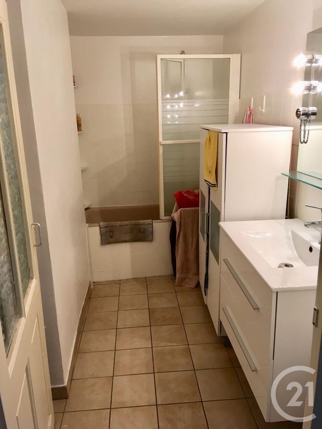 Appartement F4 à louer - 4 pièces - 91.0 m2 - CASTRES - 81 - MIDI-PYRENEES - Century 21 C.G.I. Appartement F4 à louer - 4 pièces - 91.0 m2 - CASTRES - 81 - MIDI-PYRENEES - Century 21 C.G.I.