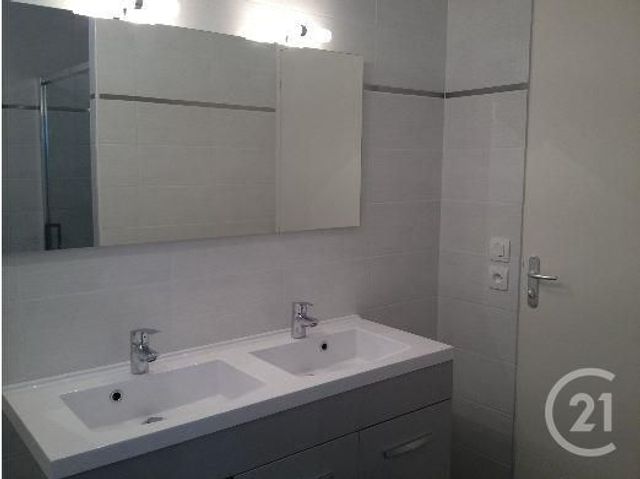 Appartement F4 à louer - 4 pièces - 90.92 m2 - CASTRES - 81 - MIDI-PYRENEES - Century 21 C.G.I. Appartement F4 à louer - 4 pièces - 90.92 m2 - CASTRES - 81 - MIDI-PYRENEES - Century 21 C.G.I.