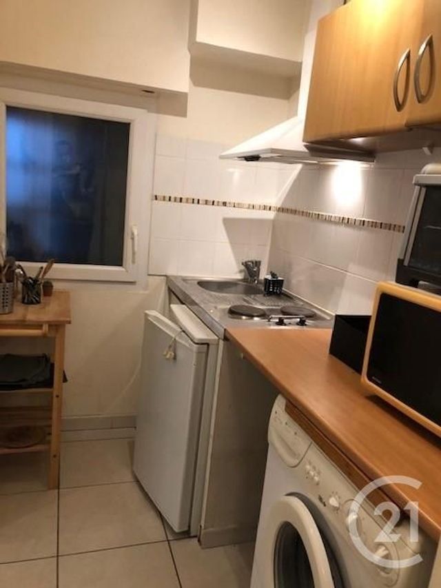 Appartement F1 à louer - 1 pièce - 20.26 m2 - CASTRES - 81 - MIDI-PYRENEES - Century 21 C.G.I. Appartement F1 à louer - 1 pièce - 20.26 m2 - CASTRES - 81 - MIDI-PYRENEES - Century 21 C.G.I.