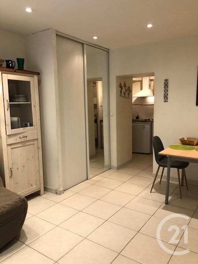 Appartement F1 à louer - 1 pièce - 20.26 m2 - CASTRES - 81 - MIDI-PYRENEES - Century 21 C.G.I. Appartement F1 à louer - 1 pièce - 20.26 m2 - CASTRES - 81 - MIDI-PYRENEES - Century 21 C.G.I.
