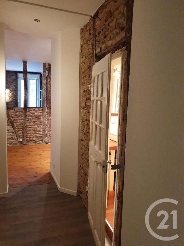 Appartement F3 à louer - 3 pièces - 80.0 m2 - CASTRES - 81 - MIDI-PYRENEES - Century 21 C.G.I. Appartement F3 à louer - 3 pièces - 80.0 m2 - CASTRES - 81 - MIDI-PYRENEES - Century 21 C.G.I.