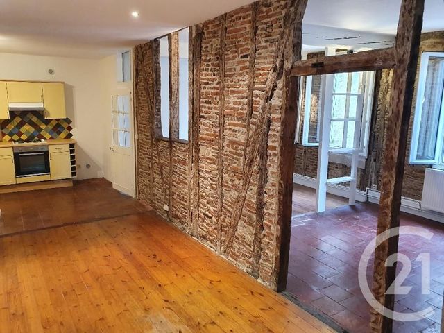 Appartement F3 à louer - 3 pièces - 80.0 m2 - CASTRES - 81 - MIDI-PYRENEES - Century 21 C.G.I. Appartement F3 à louer - 3 pièces - 80.0 m2 - CASTRES - 81 - MIDI-PYRENEES - Century 21 C.G.I.