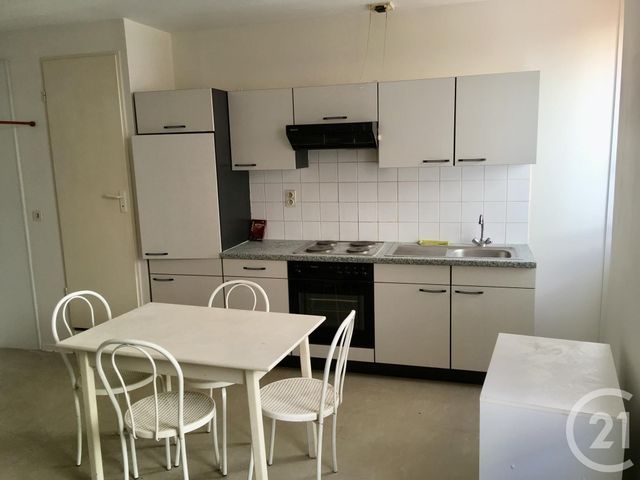 Appartement F1 à louer - 1 pièce - 20.0 m2 - CASTRES - 81 - MIDI-PYRENEES - Century 21 C.G.I. Appartement F1 à louer - 1 pièce - 20.0 m2 - CASTRES - 81 - MIDI-PYRENEES - Century 21 C.G.I.