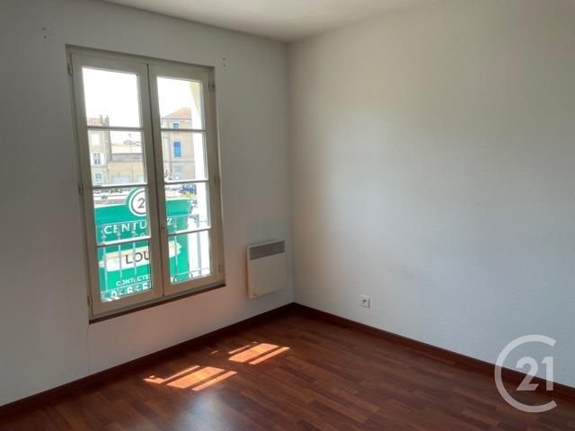 Appartement F2 à louer - 2 pièces - 41.0 m2 - CASTRES - 81 - MIDI-PYRENEES - Century 21 C.G.I. Appartement F2 à louer - 2 pièces - 41.0 m2 - CASTRES - 81 - MIDI-PYRENEES - Century 21 C.G.I.