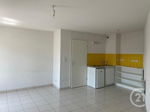 Appartement F2 à louer - 2 pièces - 41.0 m2 - CASTRES - 81 - MIDI-PYRENEES - Century 21 C.G.I. Appartement F2 à louer - 2 pièces - 41.0 m2 - CASTRES - 81 - MIDI-PYRENEES - Century 21 C.G.I.