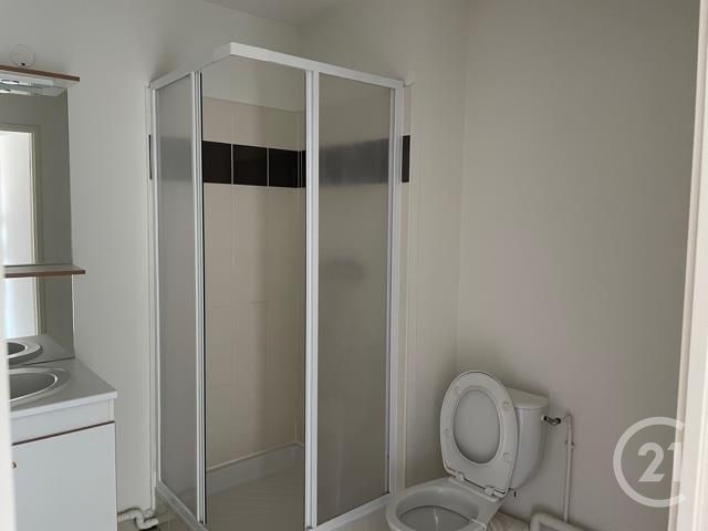 Appartement F2 à louer - 2 pièces - 41.0 m2 - CASTRES - 81 - MIDI-PYRENEES - Century 21 C.G.I. Appartement F2 à louer - 2 pièces - 41.0 m2 - CASTRES - 81 - MIDI-PYRENEES - Century 21 C.G.I.