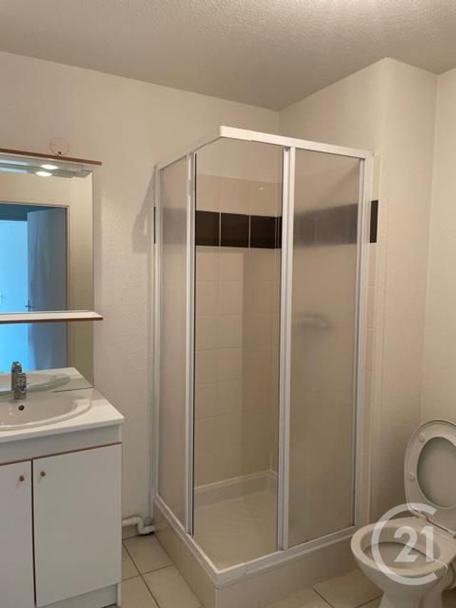 Appartement F2 à louer - 2 pièces - 41.0 m2 - CASTRES - 81 - MIDI-PYRENEES - Century 21 C.G.I. Appartement F2 à louer - 2 pièces - 41.0 m2 - CASTRES - 81 - MIDI-PYRENEES - Century 21 C.G.I.