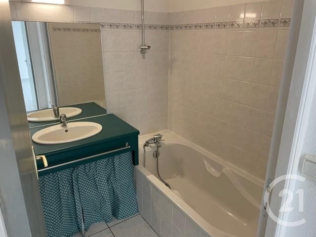 Appartement F2 à louer - 2 pièces - 45.19 m2 - CASTRES - 81 - MIDI-PYRENEES - Century 21 C.G.I. Appartement F2 à louer - 2 pièces - 45.19 m2 - CASTRES - 81 - MIDI-PYRENEES - Century 21 C.G.I.