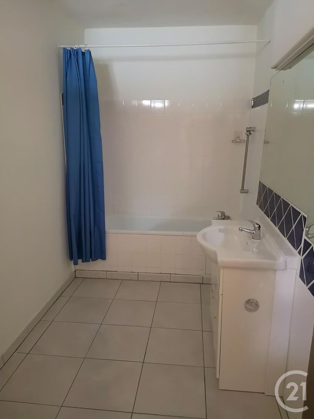 Appartement F2 à louer - 3 pièces - 43.0 m2 - CASTRES - 81 - MIDI-PYRENEES - Century 21 C.G.I. Appartement F2 à louer - 3 pièces - 43.0 m2 - CASTRES - 81 - MIDI-PYRENEES - Century 21 C.G.I.