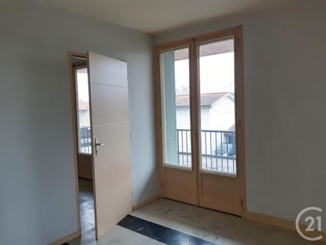 Afficher la photo en grand Appartement F3 à louer - 3 pièces - 90.0 m2 - CASTRES - 81 - MIDI-PYRENEES - Century 21 C.G.I.