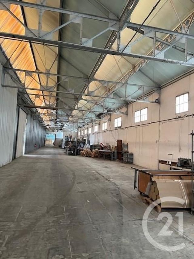 Afficher la photo en grand immeuble à vendre - 3200.0 m2 - CASTRES - 81 - MIDI-PYRENEES - Century 21 C.G.I.