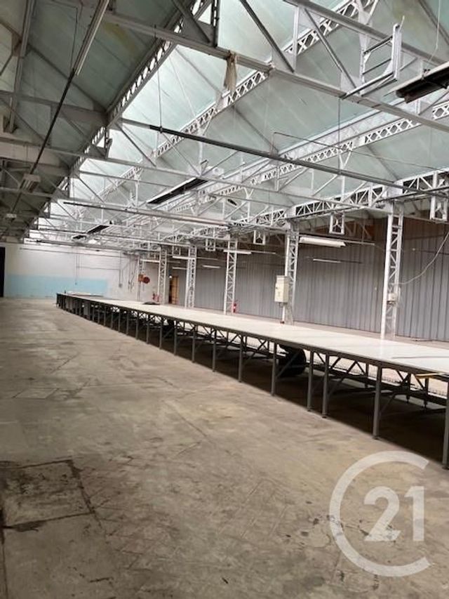 Afficher la photo en grand immeuble à vendre - 3200.0 m2 - CASTRES - 81 - MIDI-PYRENEES - Century 21 C.G.I.