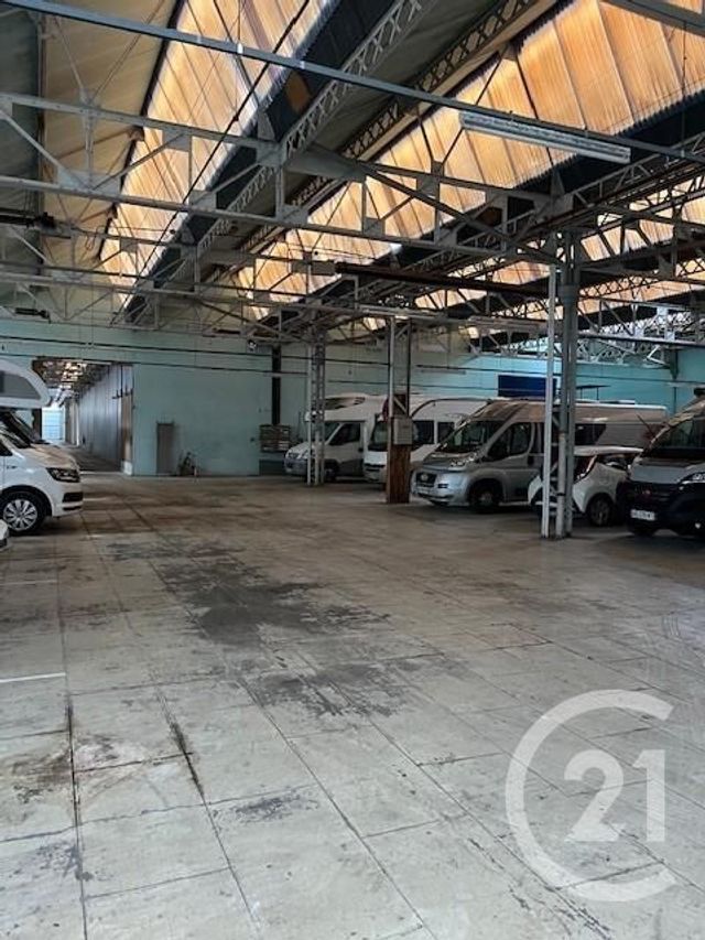 Afficher la photo en grand immeuble à vendre - 3200.0 m2 - CASTRES - 81 - MIDI-PYRENEES - Century 21 C.G.I.