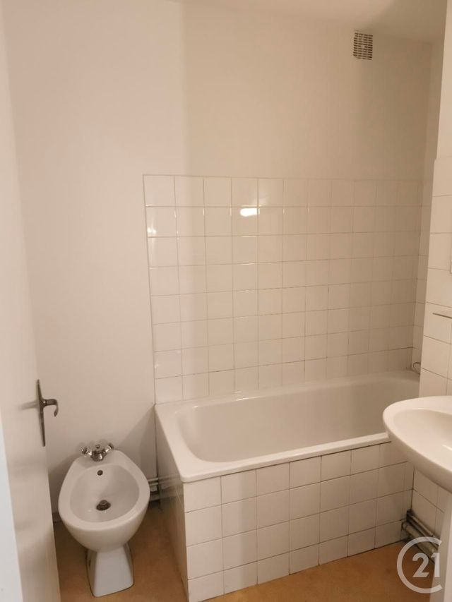 Appartement F3 à vendre - 5 pièces - 63.0 m2 - CASTRES - 81 - MIDI-PYRENEES - Century 21 C.G.I.